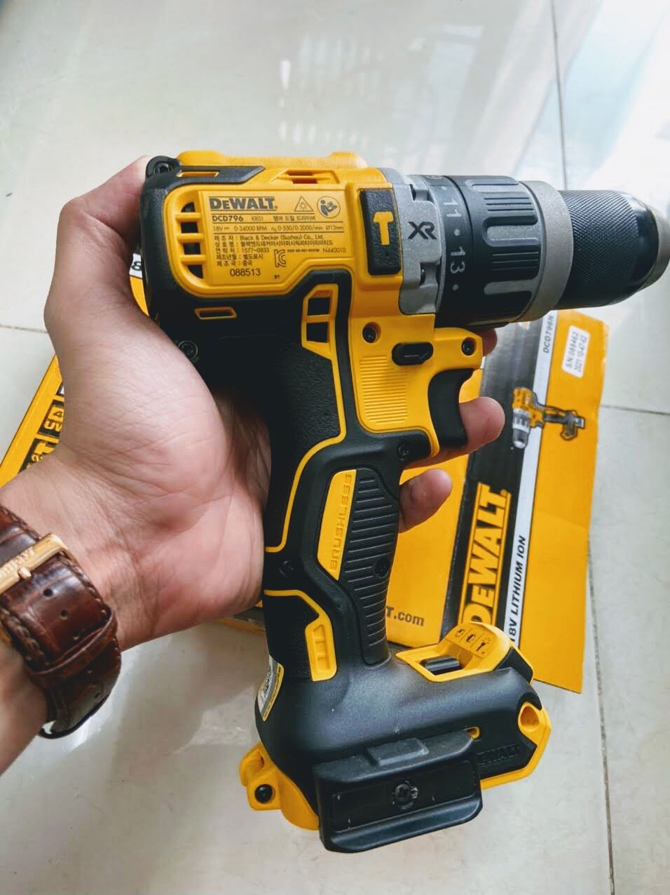 Máy khoan vặn vít dùng pin DeWalt DCD796 - 18V, 4.0Ah, 1/2 inch, 36 tháng bảo hành