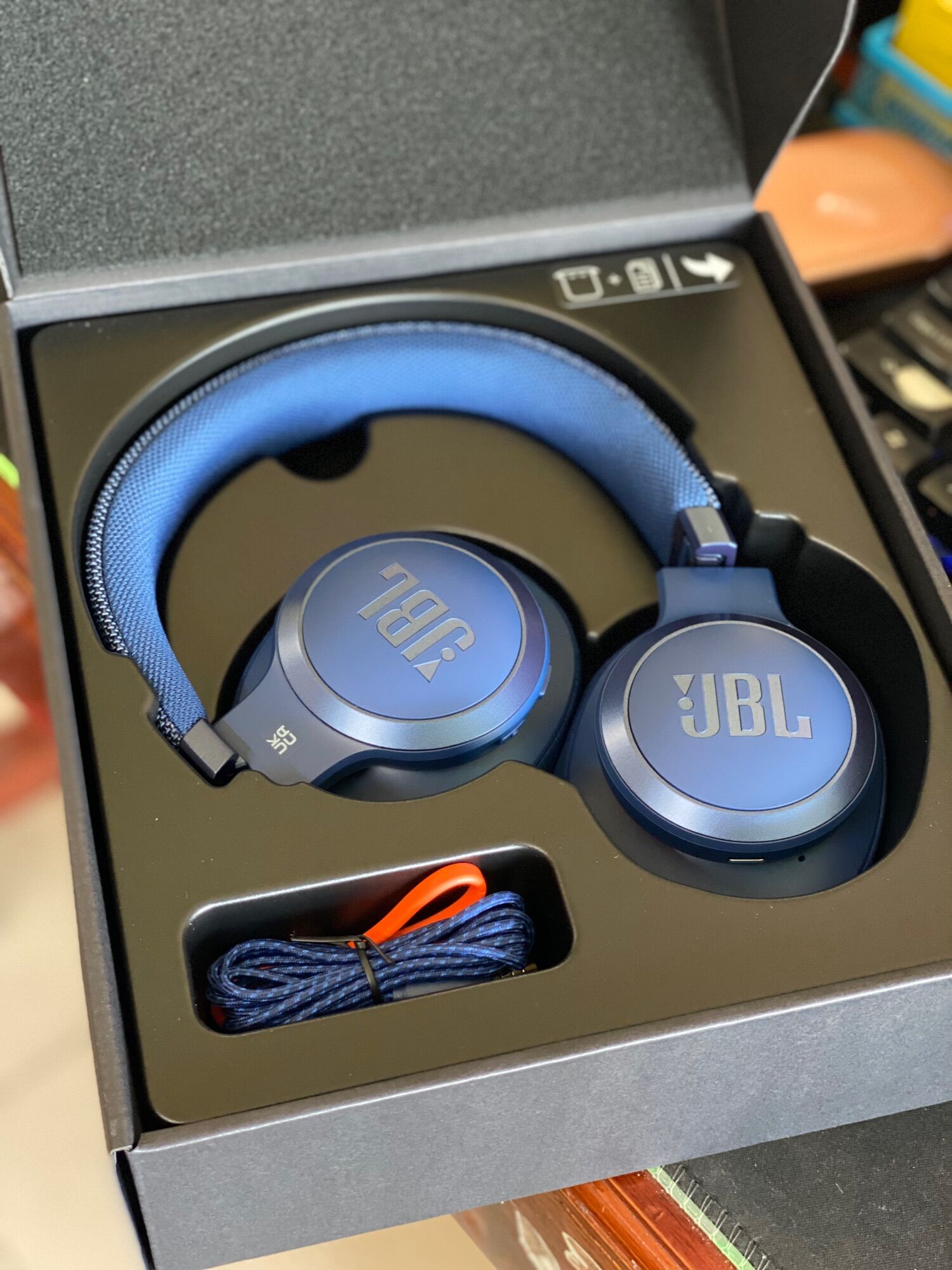 Tai nghe chụp tai jbl live 660nc - chống ồn, âm thanh đỉnh cao