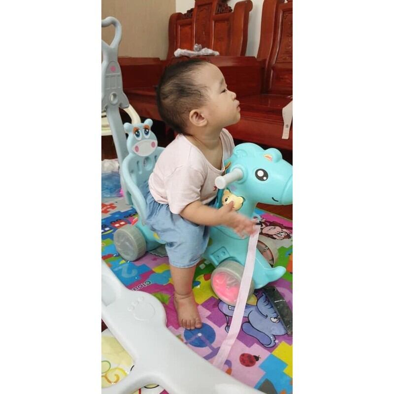 Ngựa bập bênh có tay đẩy cho bé