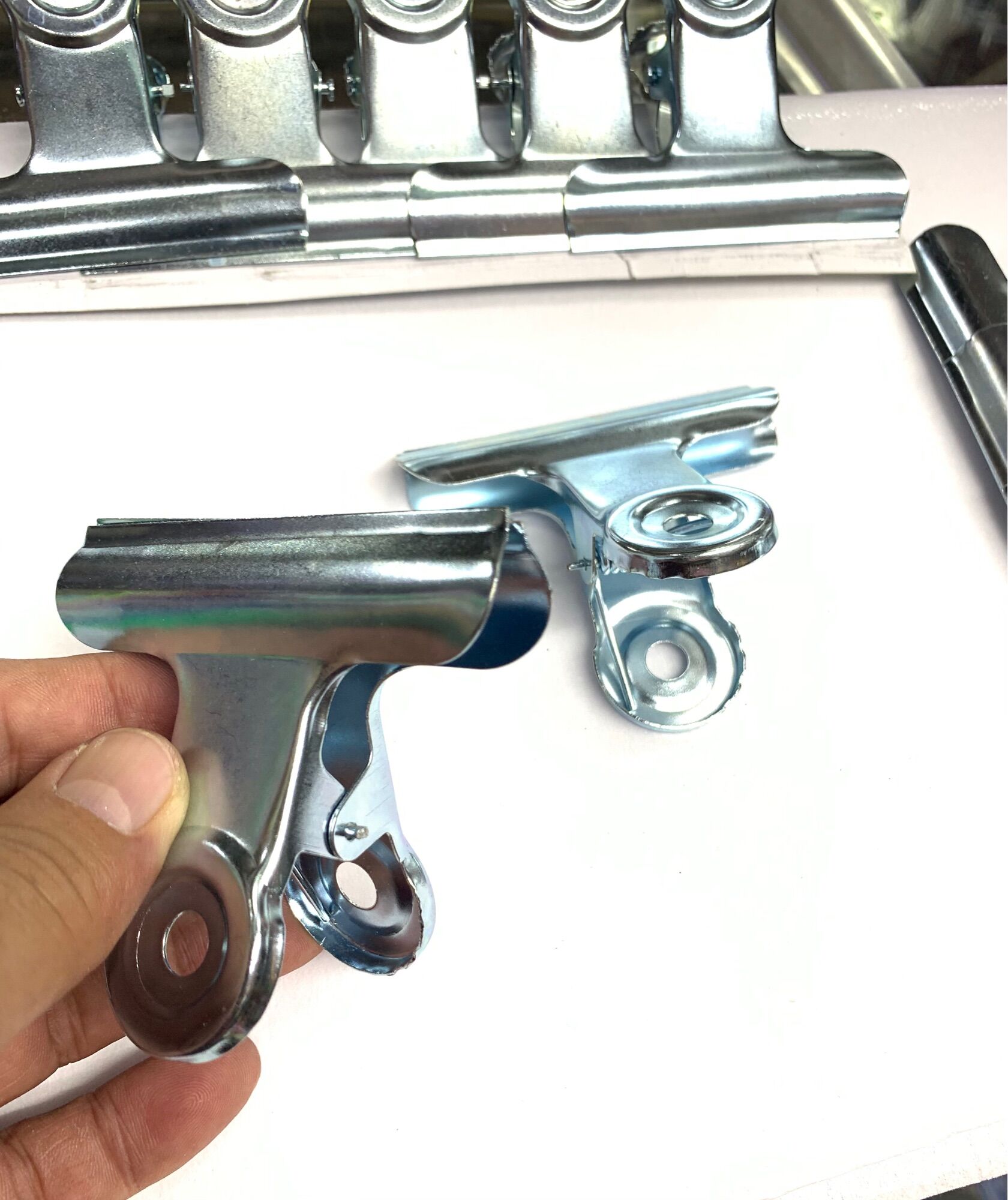 Kẹp vải nằm ngang loại tốt cỡ 8cm, giá bán 1 cái nhé