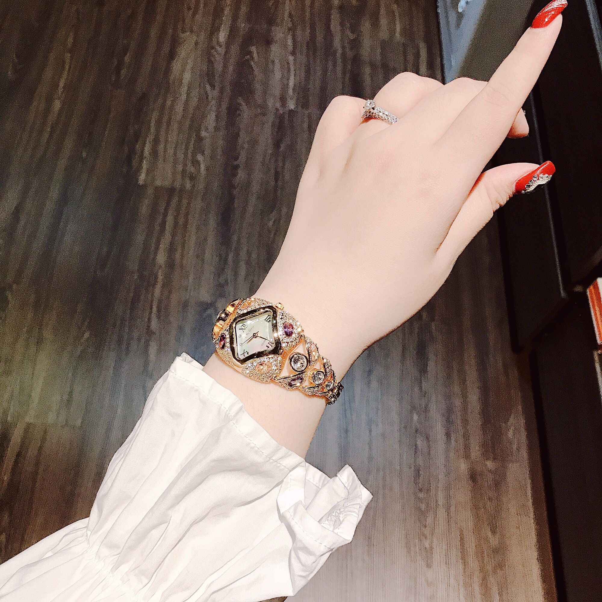 Đồng Hồ Nữ Melissa Màu Vàng Hồng