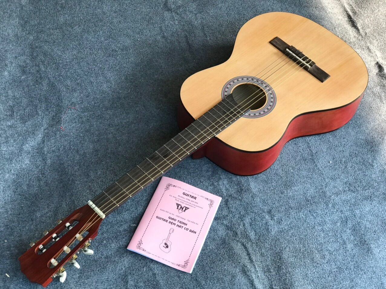 Đàn guitar clclssaic Đàn to zise 41 dông chiều dài 104 cm