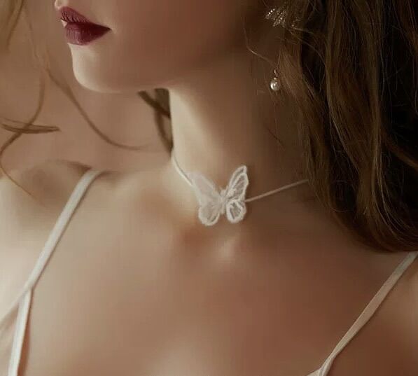 Choker hình con bướm đen trắng thanh lịch- Arora boutique