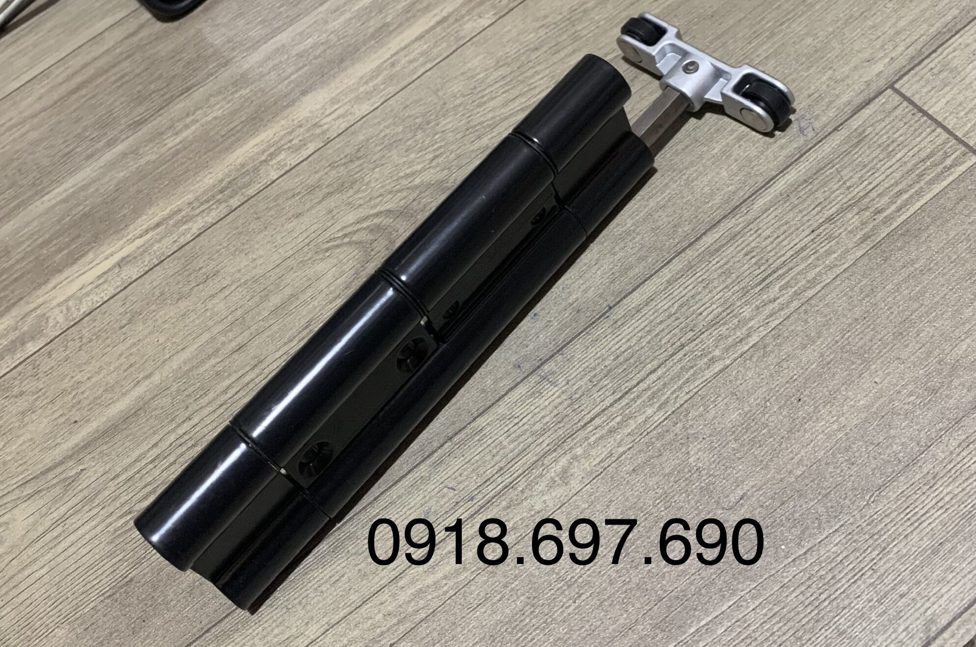 [HCM]Bánh xe cửa lùa xếp trượt nhôm xingfa