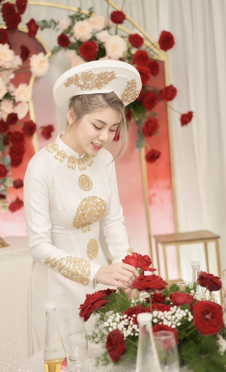 Áo dài hỏi cưới cặp chất gấm kết ren thủ công tỷ mỉ siêu sang