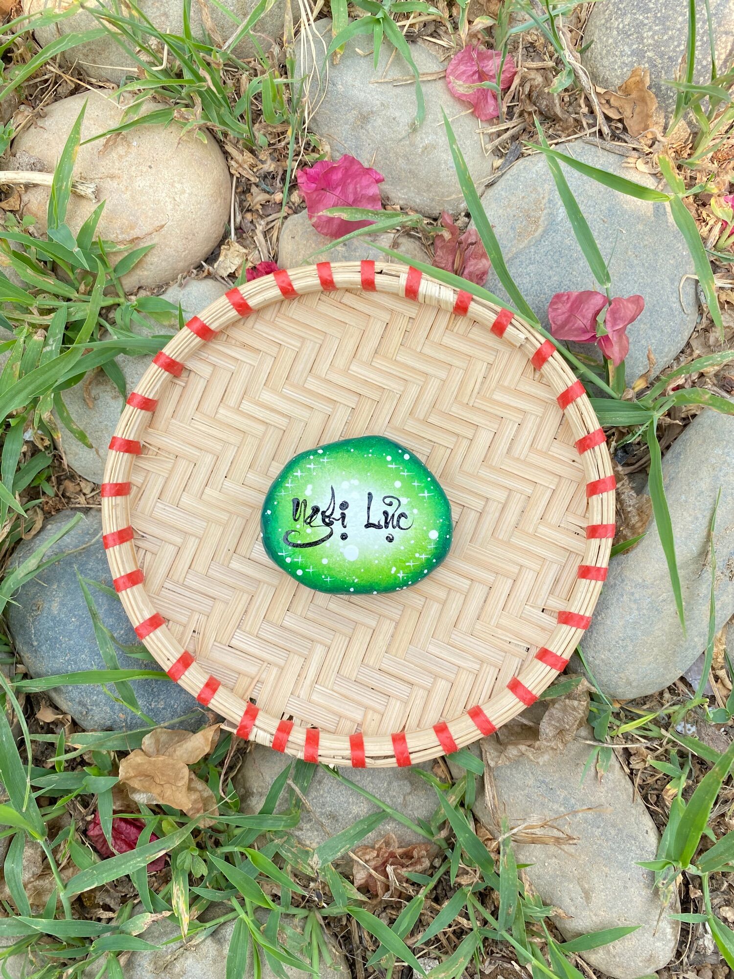 Hòn đá biết ơn mẫu Nghị Lực