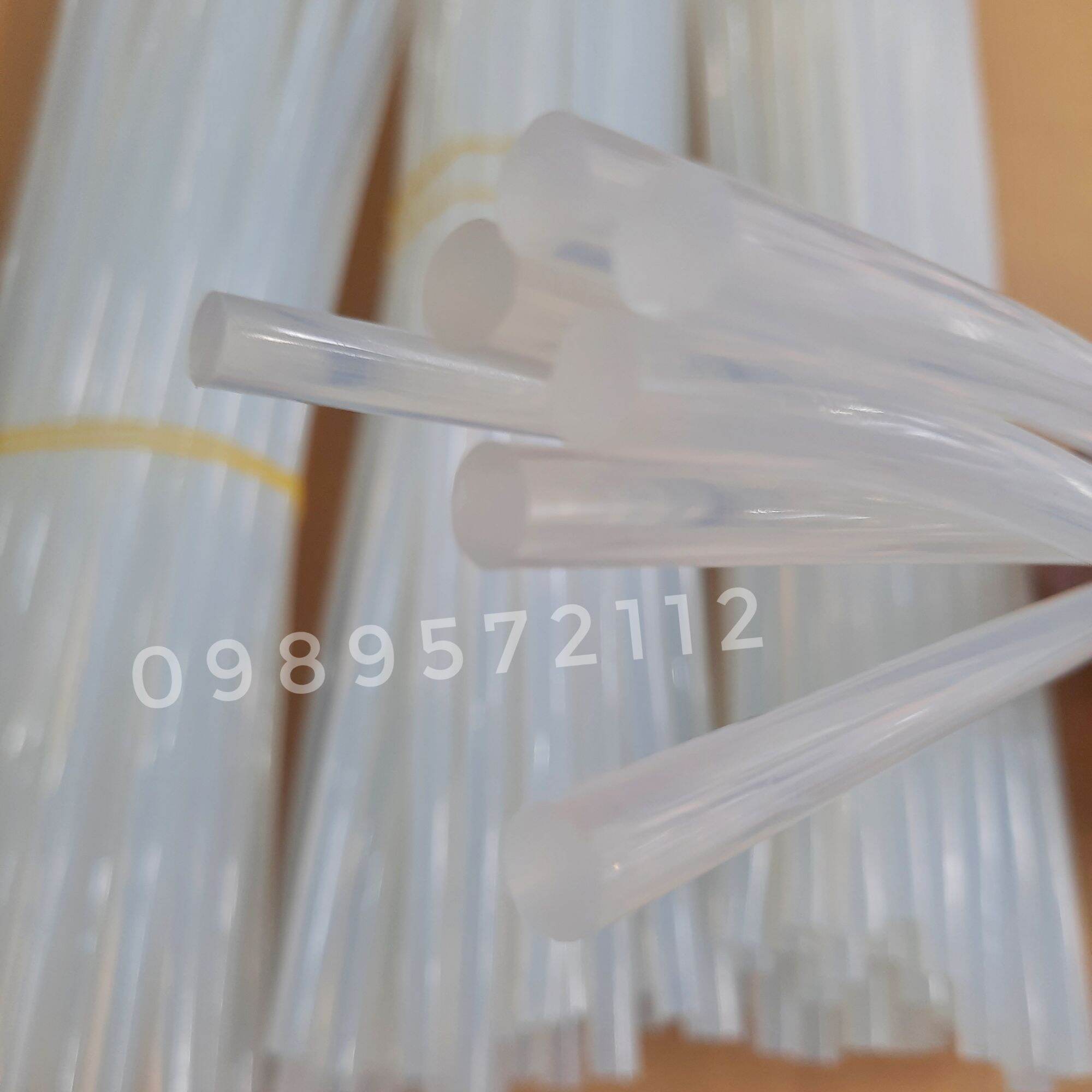 50 cây keo nến bé 0.68cm * 24.5cm.