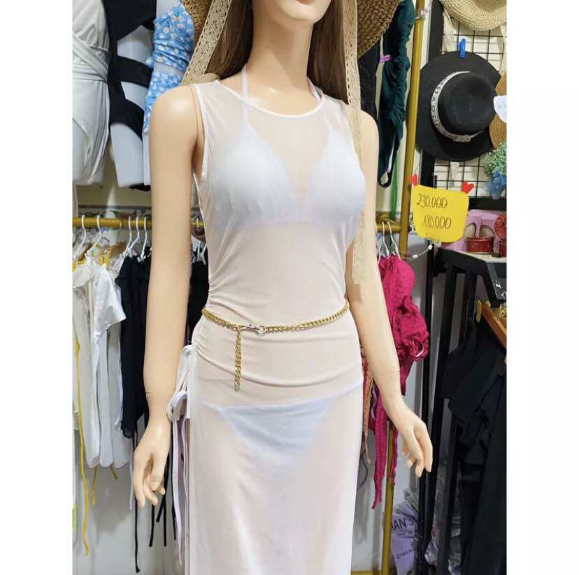 Áo lưới dài xẻ tà phối cùng bikini
