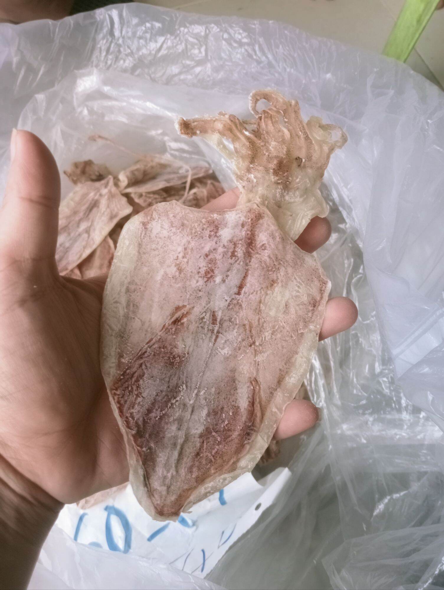 0.5kg khô mực trắng ngọt(khoảng 60-65con) bấm sưu tầm bên dưới để được giảm 15k cho đơn 49k,giảm 50k cho đơn 300k👇👇
