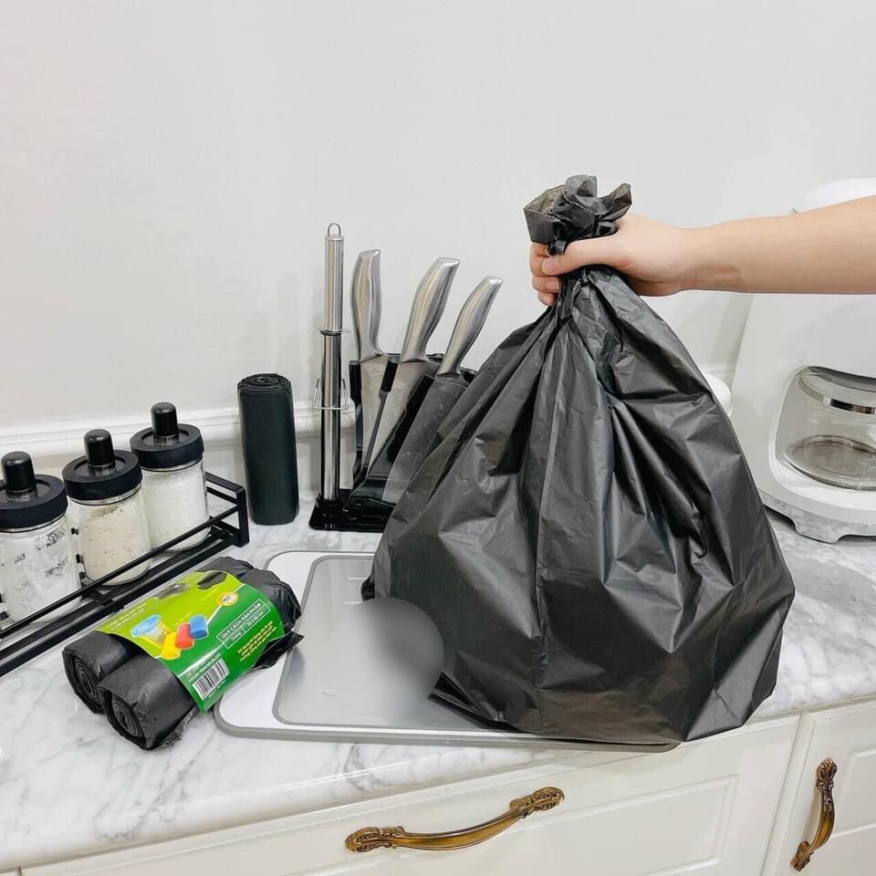 SÉT 3 CUỘN TÚI ĐỰNG RÁC ĐEN TỰ TIÊU