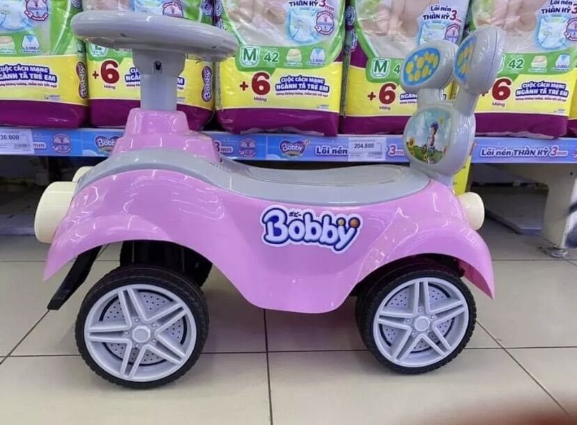 Xe chòi chân có nhạc Bobby
