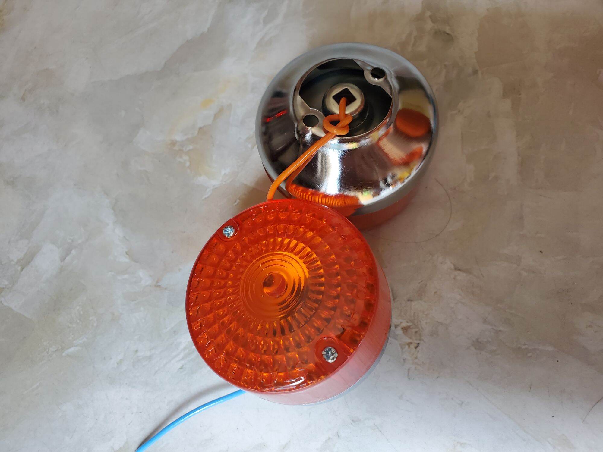 Cặp đèn xi nhan trước và sau xe Cúp 81.
