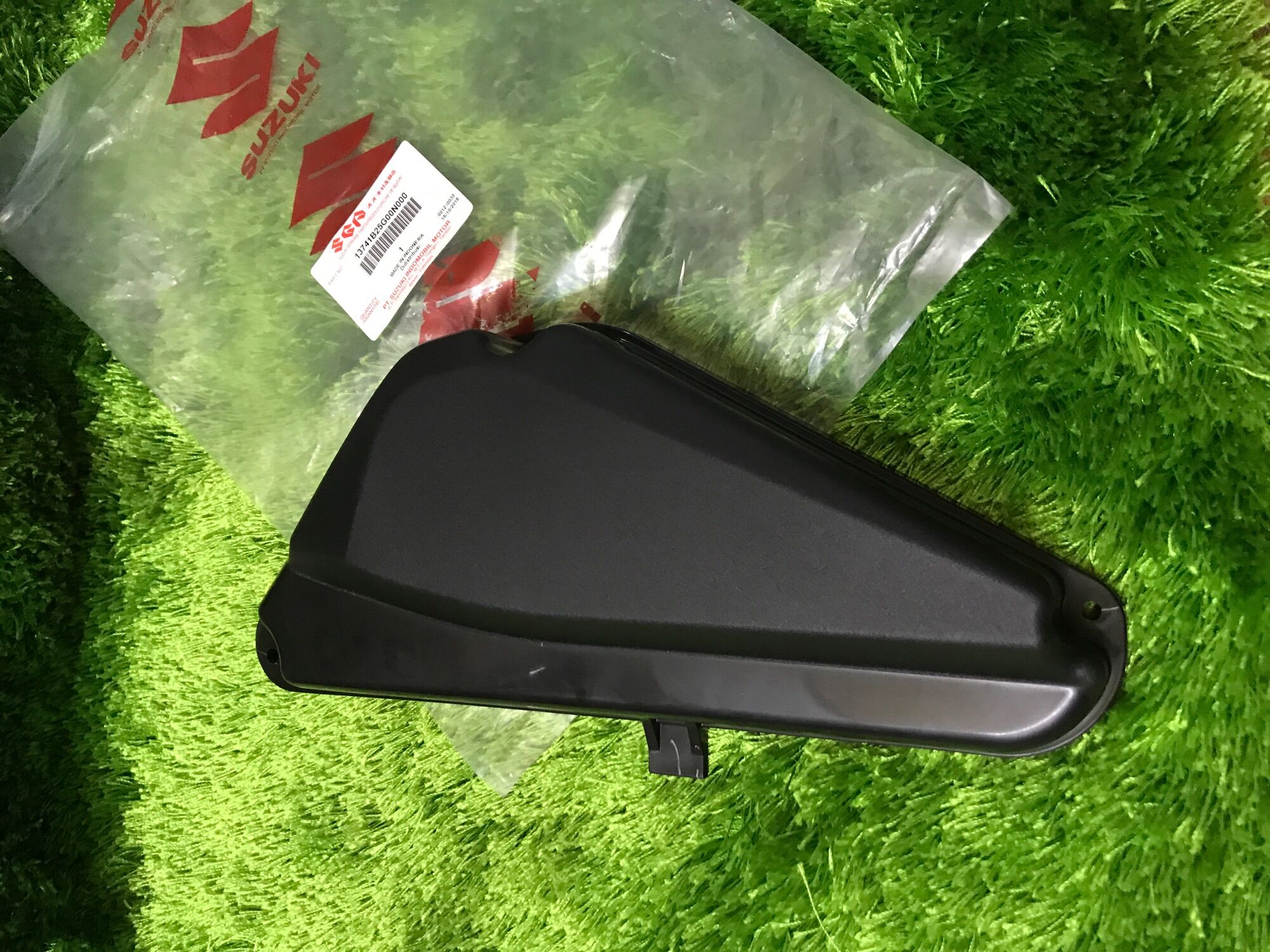 Ốp nắp Bộ Lọc Gió Raider Xc