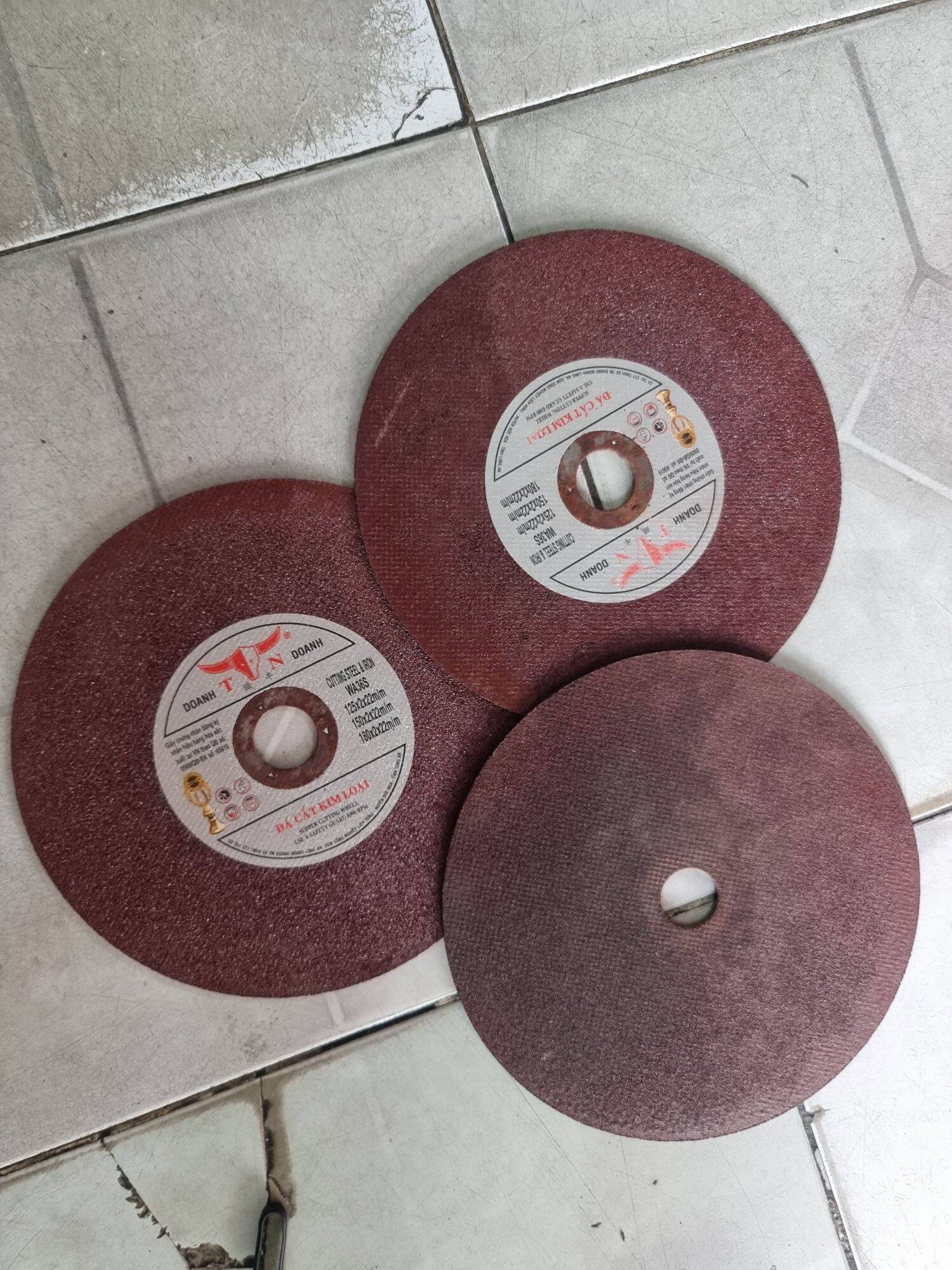 Đá cắt sắt 180 × 2 × 22mm