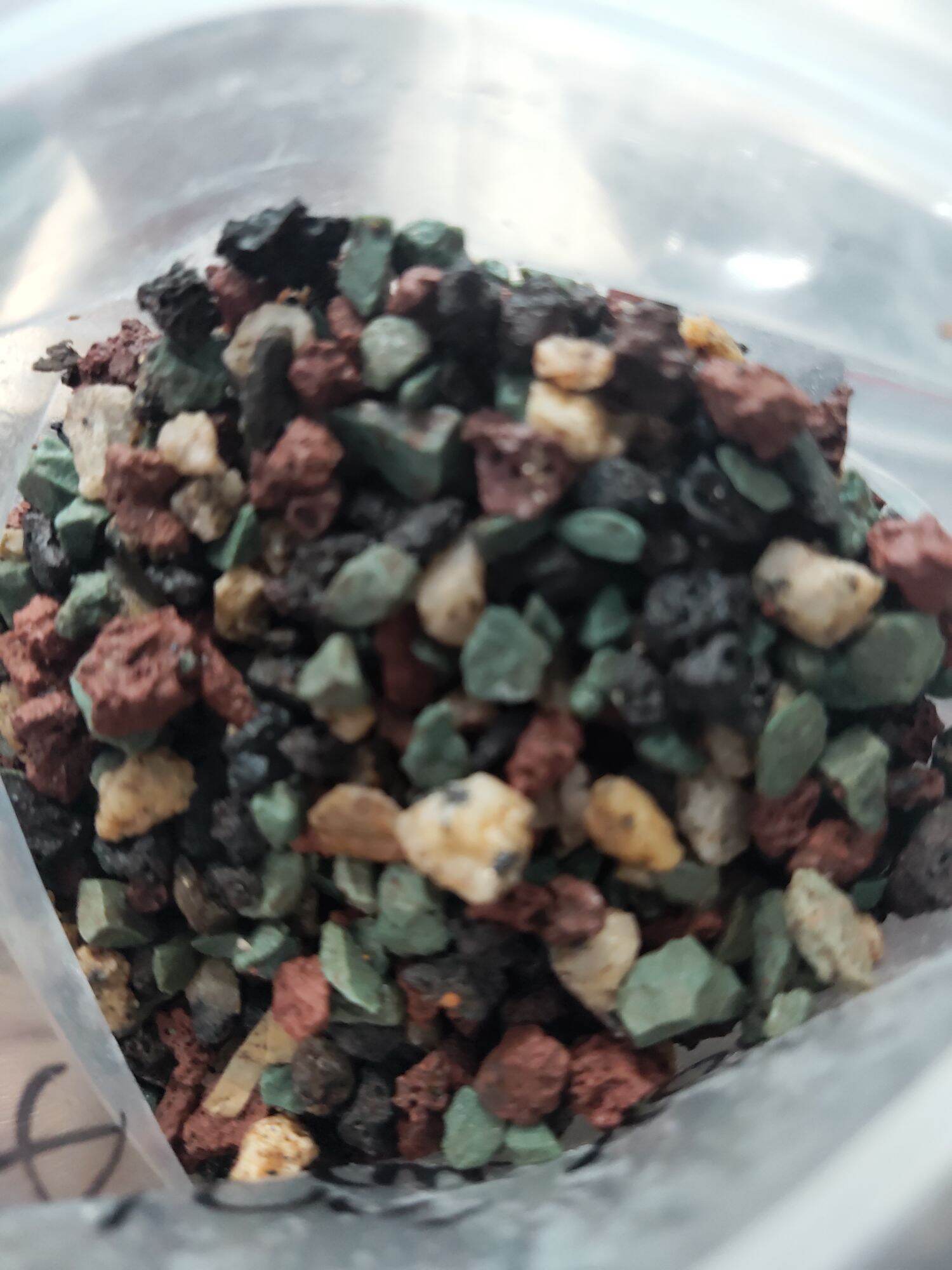 Đá cầu vồng giữ màu sen đá ( 500gr)