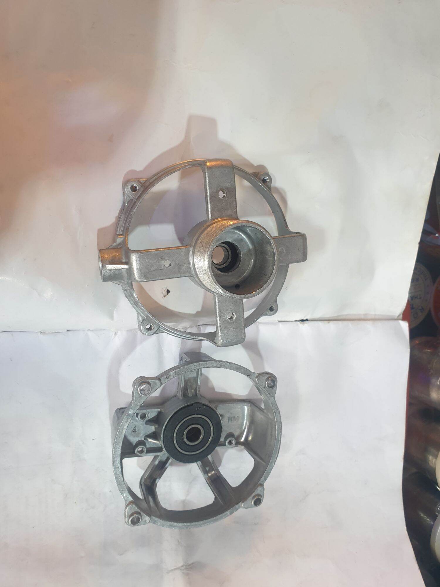 1 bộ nắp  nhôm bạc  đạn  quạt (vành nhựa)