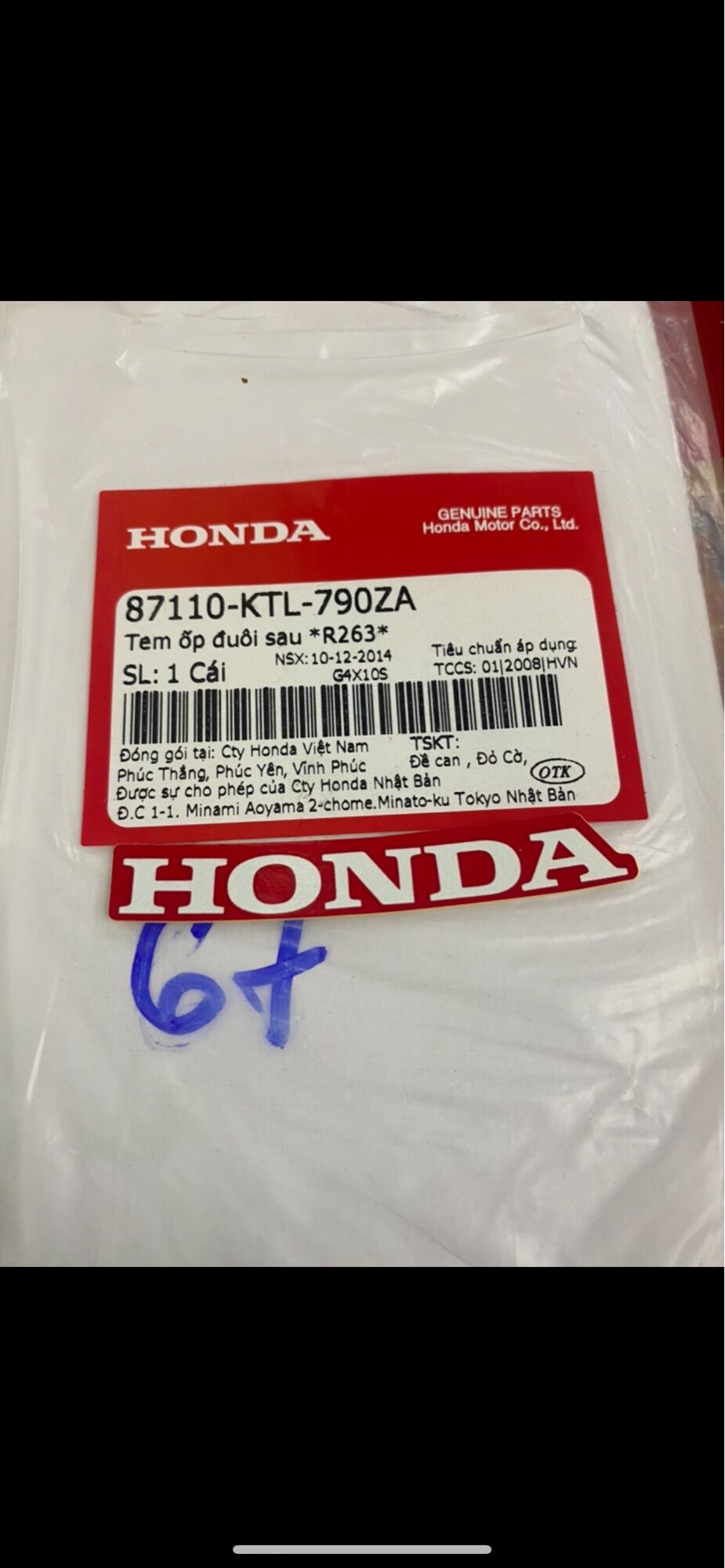 Tem Honda màu đỏ