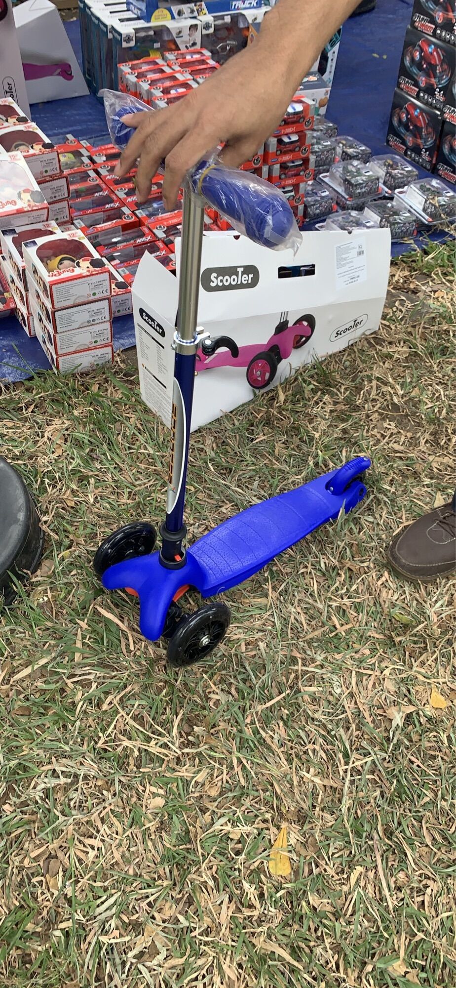 Xe Scooter Cho Bé Hongdou S909 (màu ngẫu nhiên)