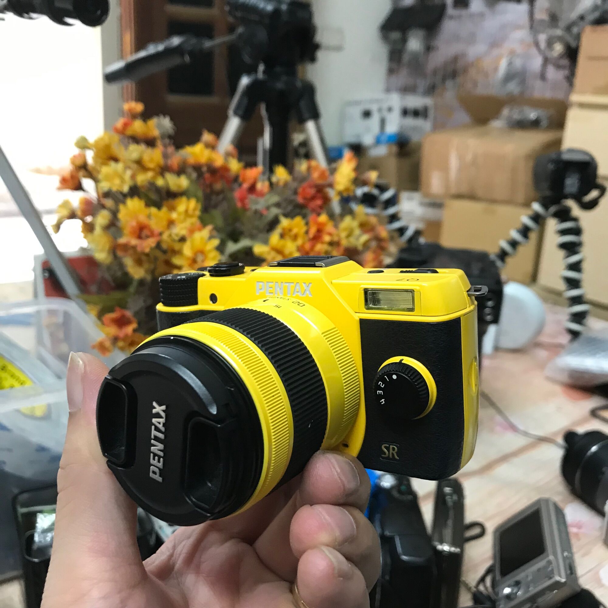 Pentax q7 kèm ống kính 5-15